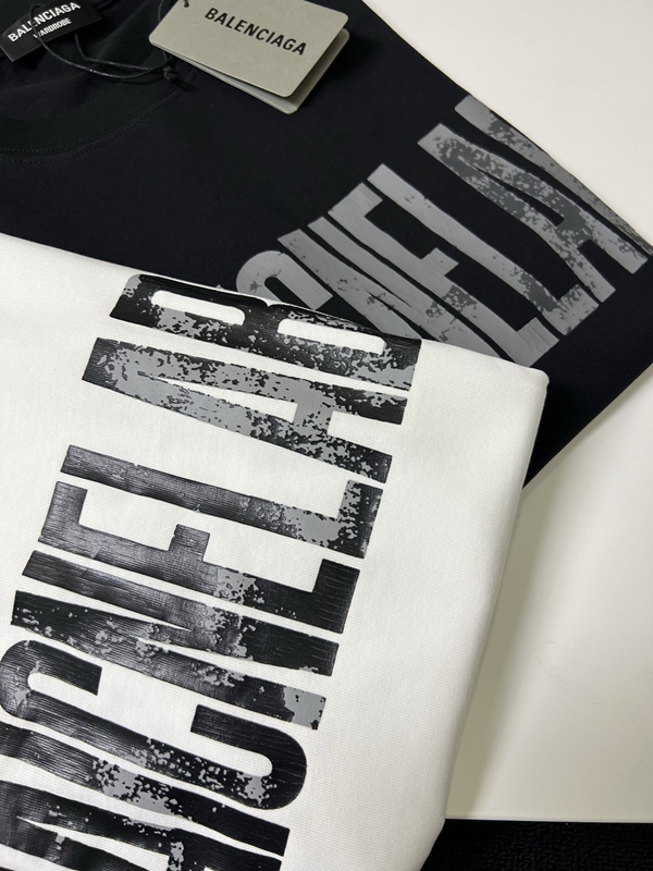 ブランドTシャツ着用イメージ